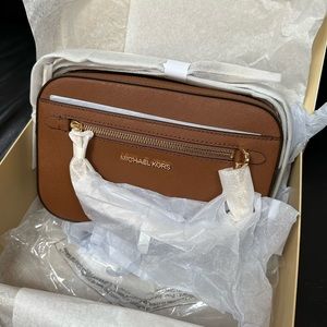 Michael Kors Jet Set Large Saffiano Leather Crossbody Bag color luggage